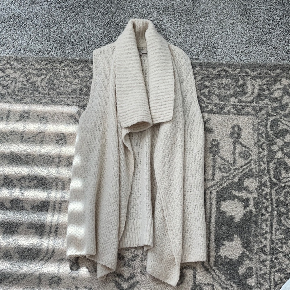 Like new cream sweater vest LOFT
